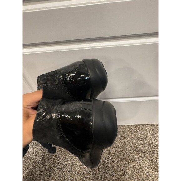 Semler Ladies Zip Up Shiny Black Ankle Sneaker Boots Size 7 EUC - Picture 5 of 8